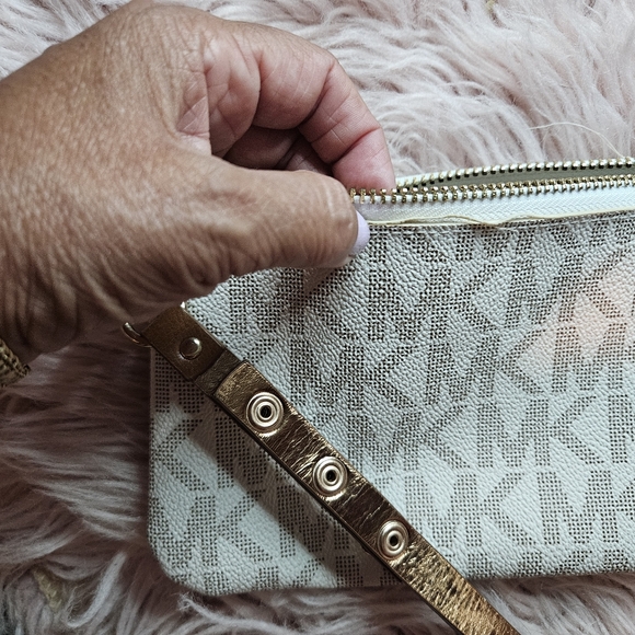 Michael Kors ML fanny pack white pull chain - Picture 3 of 4